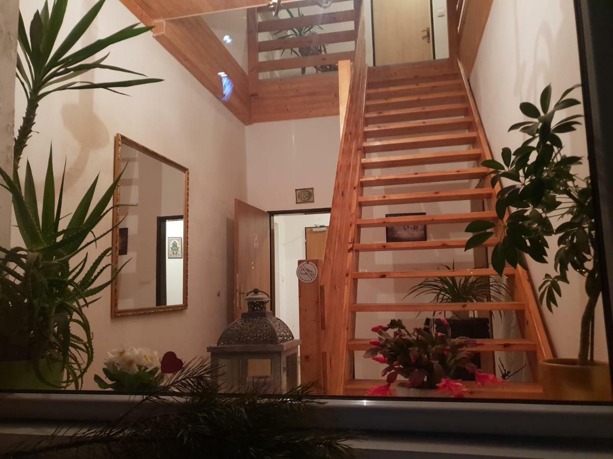 Farm Stay Nh Stables Nyrany ภายนอก รูปภาพ